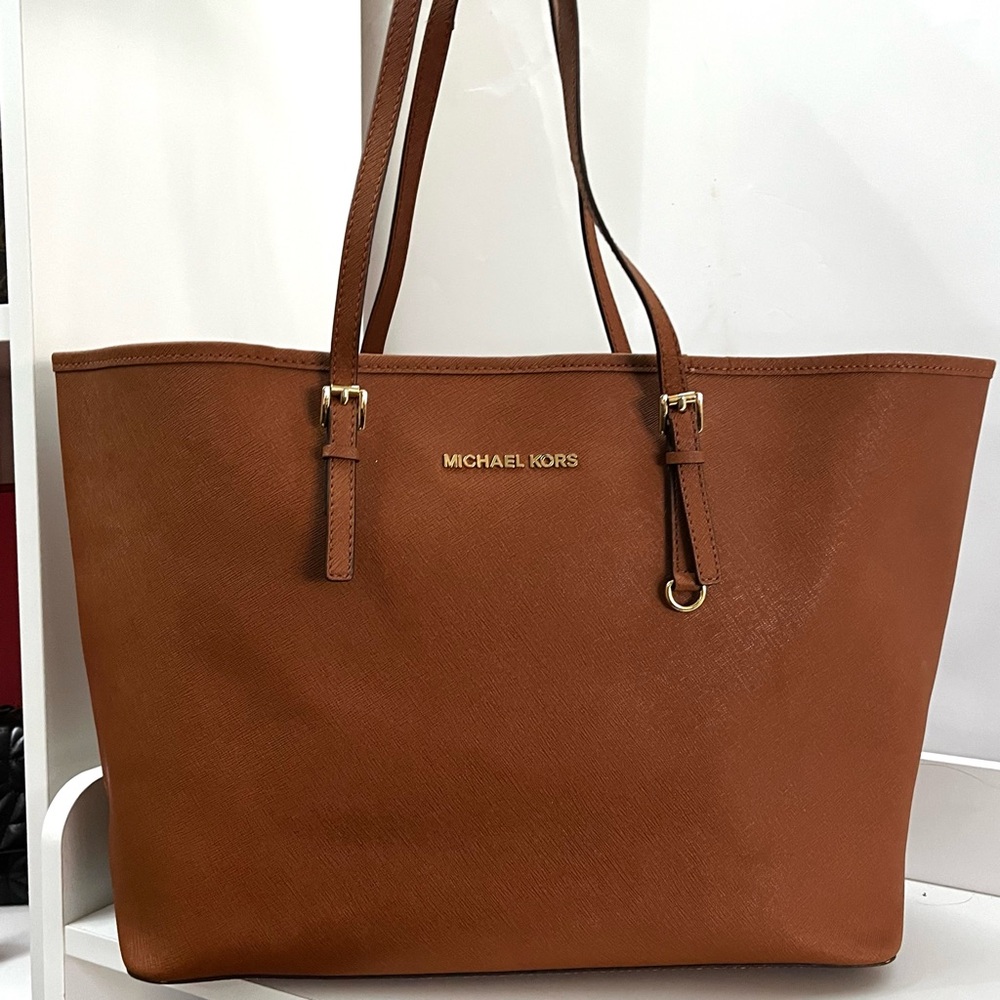 MICHAEL KORS Acorn XL Laptop Work Jet Set Raven Voyager Tote Shoulder Bag
